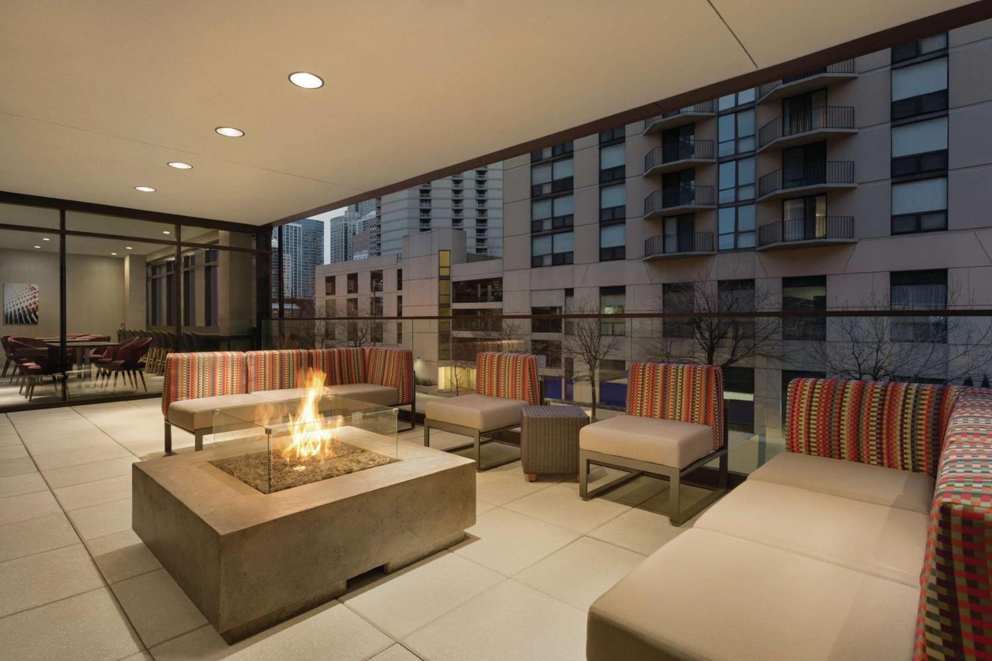 Home2 Suites By Hilton Chicago River North Esterno foto